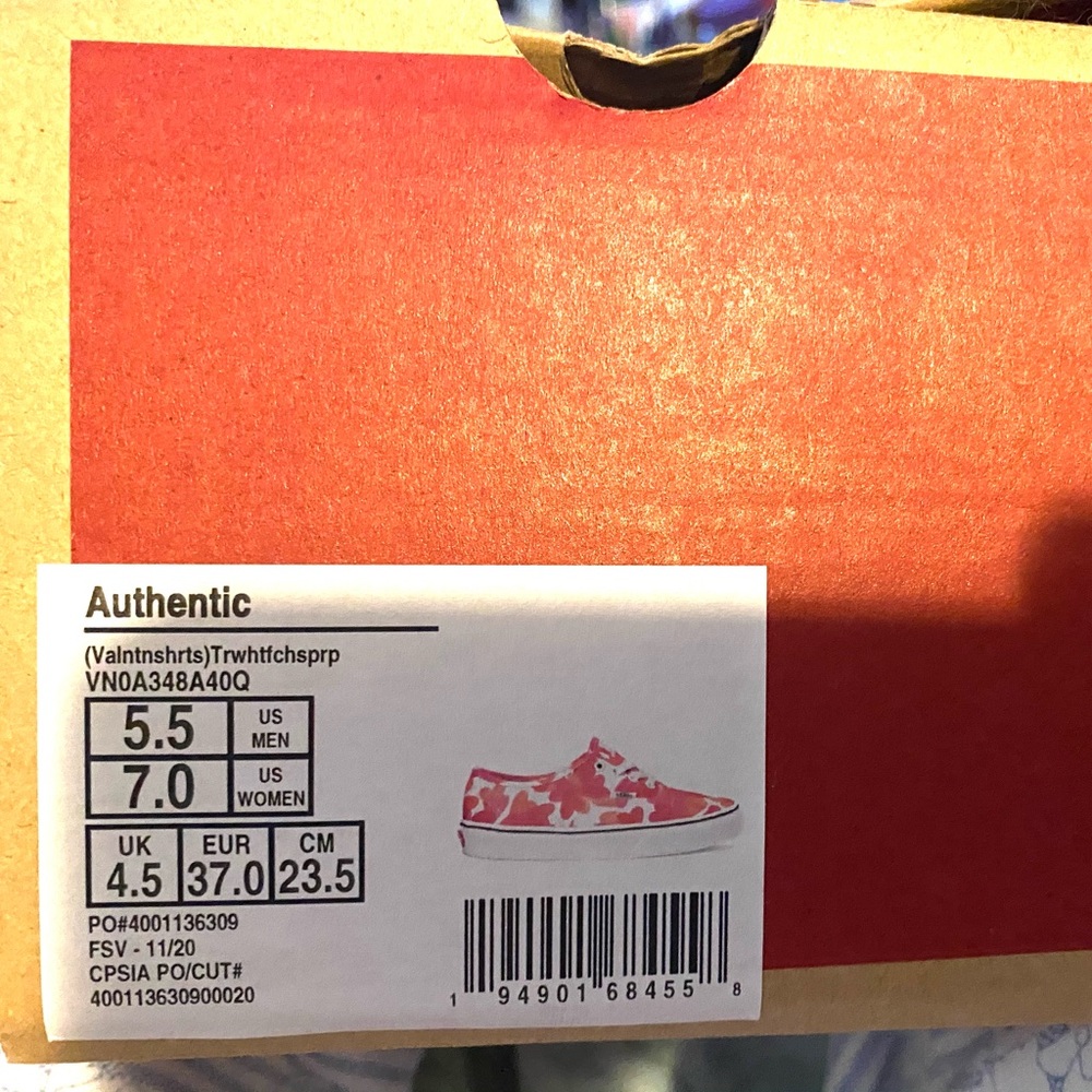 VANS ‘Off the Wall’ Valentines Hearts Sneakers ❤️ - Picture 8 of 9